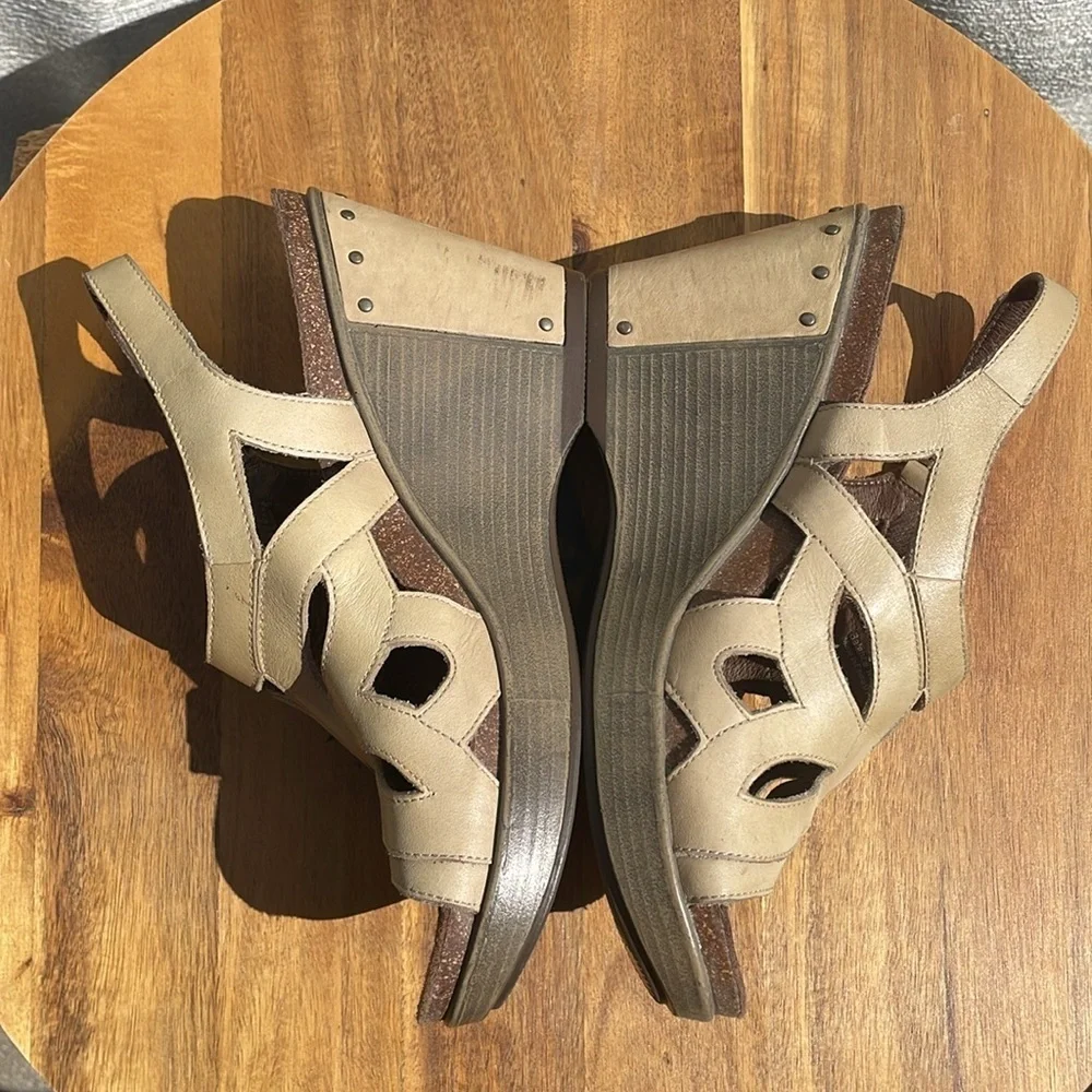 Dansko Women’s Felicia Leather Wedge Sandals Sand Antique Size 38